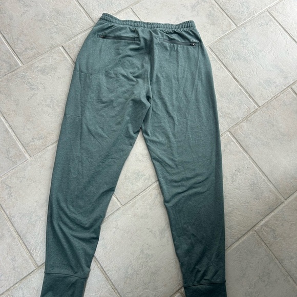 Vuori Sage Green Joggers - Picture 4 of 5